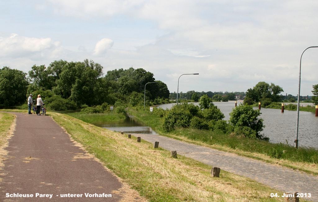 Hochwasser- 2013_06_04-007-Parey-Schleuse.JPG